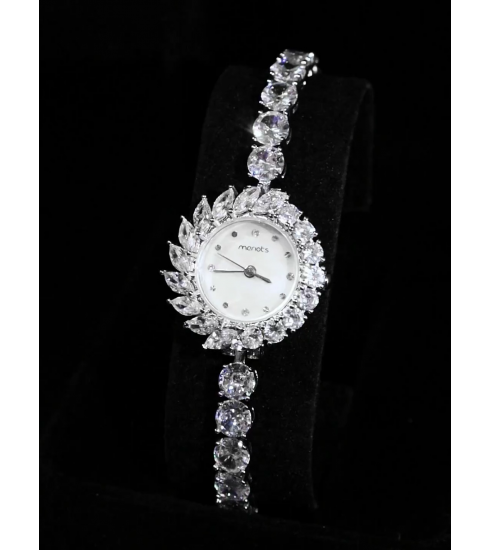 ساعة فخمة بتصميم راقي ومميز مطلية بالذهب مرصعة باحجار الزركون