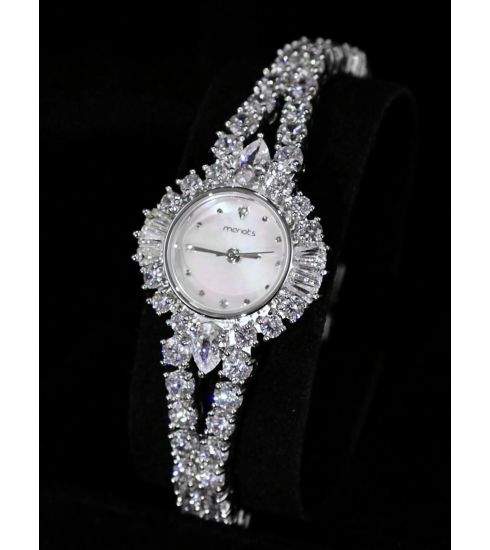 ساعة فخمة بتصميم راقي ومميز مطلية بالذهب مرصعة باحجار الزركون